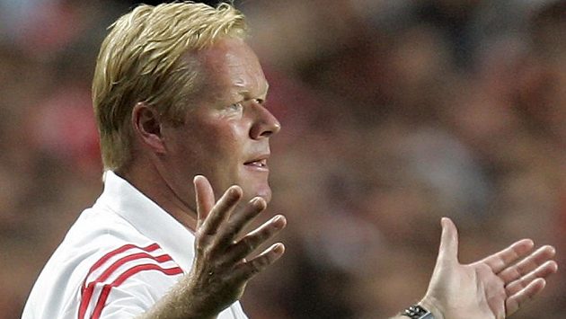 Trenér nizozemské fotbalové reprezentace Ronald Koeman. Trenér nizozemské fotbalové reprezentace Ronald Koeman.