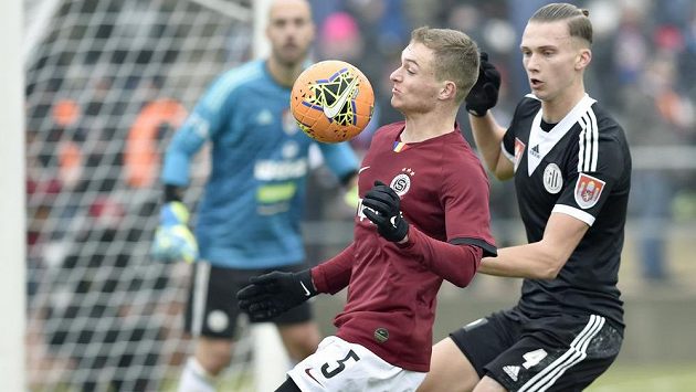 Matěj Polidar ze Sparty a Maksym Talovierov z Českých Budějovic. Matěj Polidar ze Sparty a Maksym Talovierov z Českých Budějovic.