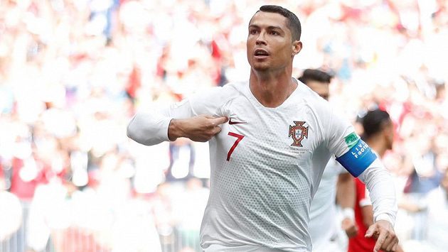 Největší hvězda letošního MS - Portugalec Cristiano Ronaldo. Proti Maroku dal gól, byla to už jeho čtvrtá trefa na šampionátu v Rusku. Největší hvězda letošního MS - Portugalec Cristiano Ronaldo. Proti Maroku dal gól, byla to už jeho čtvrtá trefa na šampionátu v Rusku.