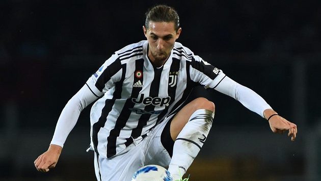 Francouzský fotbalista Juventusu Adrien Rabiot v akci Francouzský fotbalista Juventusu Adrien Rabiot v akci