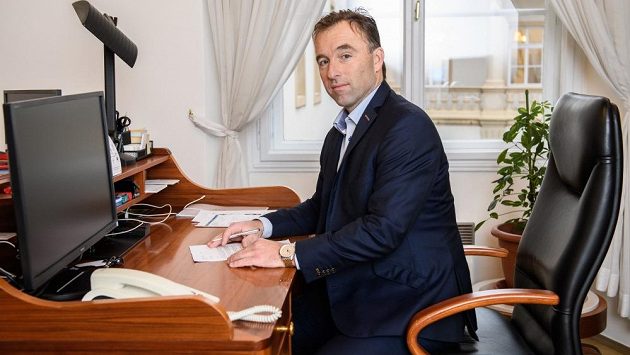 Milan Hnilička ještě v době, kdy šéfoval Národní sportovní agentuře. Milan Hnilička ještě v době, kdy šéfoval Národní sportovní agentuře.