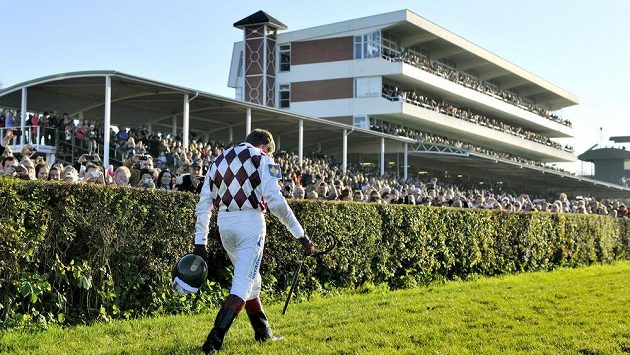 Josef Váňa se s kariérou rozloučil tam, kde se nejvíce proslavil - na pardubickém závodišti. Josef Váňa se s kariérou rozloučil tam, kde se nejvíce proslavil - na pardubickém závodišti.