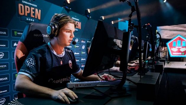 Dánský plejer Markus "Kjaerbye" Kjaerbye. Zdroj: liquipedia.net Dánský plejer Markus "Kjaerbye" Kjaerbye. Zdroj: liquipedia.net