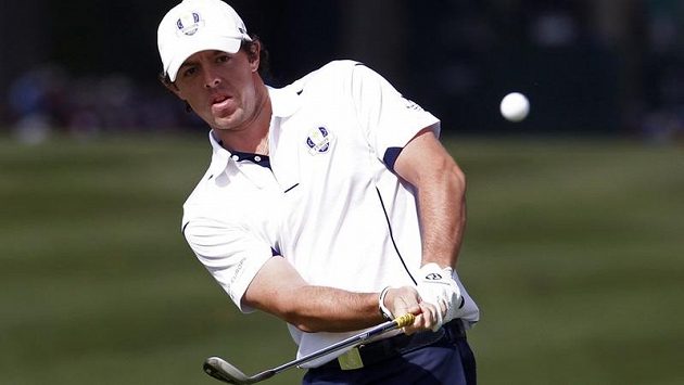 Rory McIlroy, světová golfová jednička, málem nestihl svůj start nedělní dvouhry na Ryder Cupu Rory McIlroy, světová golfová jednička, málem nestihl svůj start nedělní dvouhry na Ryder Cupu