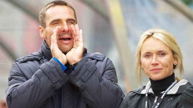 Roman Šebrle v Götzisu vydatně povzbuzoval v doprovodu své manželky Evy. Roman Šebrle v Götzisu vydatně povzbuzoval v doprovodu své manželky Evy.