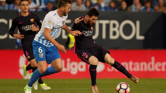 Kouzla barcelonského Lionela Messiho v utkání španělské ligy v Málaze nefungovala. Katalánci prohráli 0:2 a Neymar dokonce viděl červenou kartu. Kouzla barcelonského Lionela Messiho v utkání španělské ligy v Málaze nefungovala. Katalánci prohráli 0:2 a Neymar dokonce viděl červenou kartu.