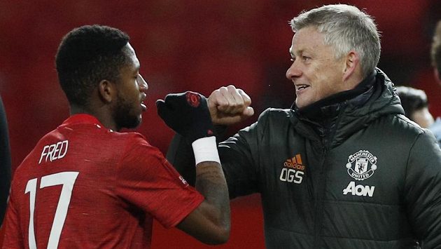 Manažer Manchesteru United Ole Gunnar Solskjaer (vpravo) také nemíní své hráče uvolnit. Manažer Manchesteru United Ole Gunnar Solskjaer (vpravo) také nemíní své hráče uvolnit.
