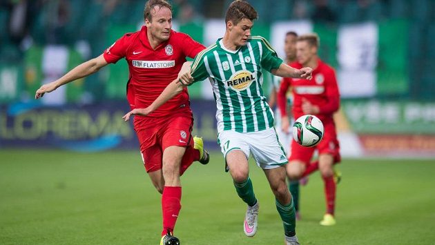 Brněnský stoper Pavel Košťál (vlevo) a Patrik Schick z Bohemians během utkání 10. kola Synot ligy. Brněnský stoper Pavel Košťál (vlevo) a Patrik Schick z Bohemians během utkání 10. kola Synot ligy.