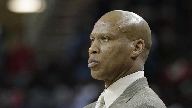 Trenér Byron Scott už nebude nadále působit v LA Lakers. Trenér Byron Scott už nebude nadále působit v LA Lakers.