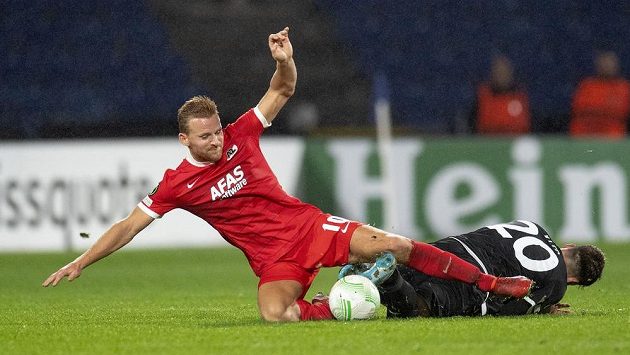 Fotbalisté Alkmaaru porazili v 7. kole nejvyšší nizozemské soutěže Go Ahead Eagles 5:0 a vítězně se naladili na čtvrteční zápas Evropské konferenční ligy s Jabloncem. Na snímku Dani de Wit z Alkmaaru (vlevo). Fotbalisté Alkmaaru porazili v 7. kole nejvyšší nizozemské soutěže Go Ahead Eagles 5:0 a vítězně se naladili na čtvrteční zápas Evropské konferenční ligy s Jabloncem. Na snímku Dani de Wit z Alkmaaru (vlevo).