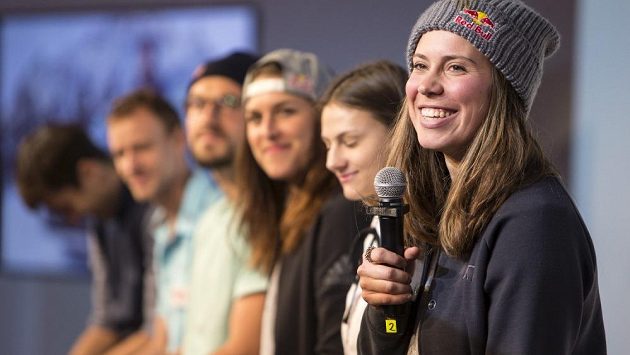 Snowboardkrosařka Eva Samková patří k českým ambasadorům japonské automobilky. Snowboardkrosařka Eva Samková patří k českým ambasadorům japonské automobilky.