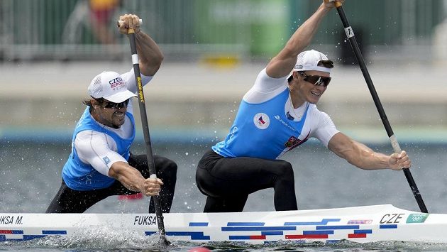 Petr Fuksa (vpravo) společně s bratrem Martinem na deblkanoi vybojovali v Tokiu desáté místo. Petr Fuksa (vpravo) společně s bratrem Martinem na deblkanoi vybojovali v Tokiu desáté místo.