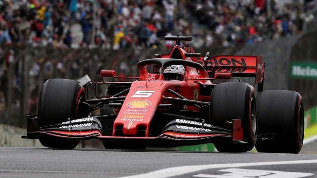 Němec Sebastian Vettel při tréninku v Brazílii. Němec Sebastian Vettel při tréninku v Brazílii.
