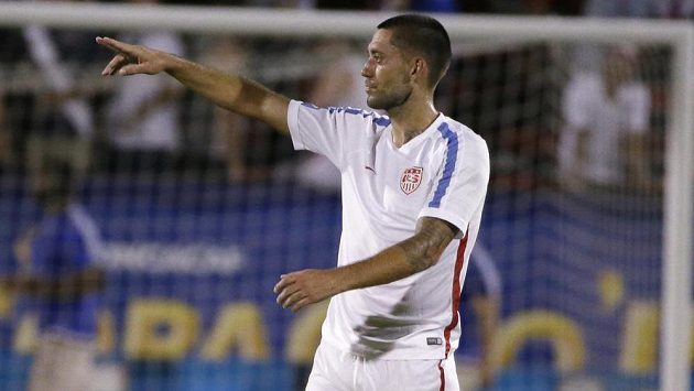 Americký fotbalista Clint Dempsey v utkání proti Hondurasu. Americký fotbalista Clint Dempsey v utkání proti Hondurasu.