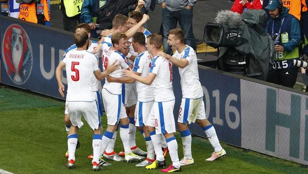 Čeští fotbalisté obrali favorita o body, s Chorvatskem v samém závěru vyrovnali na 2:2. Čeští fotbalisté obrali favorita o body, s Chorvatskem v samém závěru vyrovnali na 2:2.