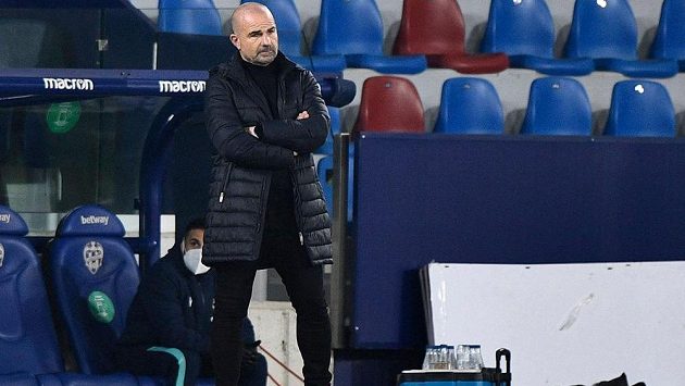 Vedení Levante oznámilo odvolání kouče Paca Lópeze, o jehož osudu rokovalo představenstvo na nočním jednání. Vedení Levante oznámilo odvolání kouče Paca Lópeze, o jehož osudu rokovalo představenstvo na nočním jednání.