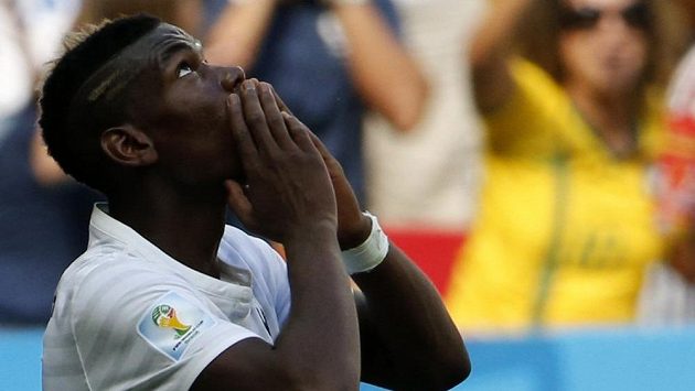 Paul Pogba slaví svůj postupový gól, díky kterému Francie vyhrála osmifinálový duel MS s Nigérií. Paul Pogba slaví svůj postupový gól, díky kterému Francie vyhrála osmifinálový duel MS s Nigérií.