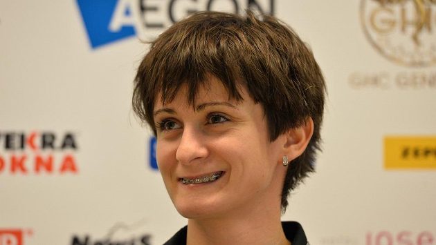 Rychlobruslařka Martina Sáblíková prohrála v Soulu na oblíbené pětce s Pechsteinovou. Rychlobruslařka Martina Sáblíková prohrála v Soulu na oblíbené pětce s Pechsteinovou.