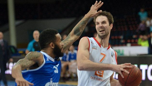 Walter Hodge z Petrohradu (vlevo) a Vojtěch Hruban z Nymburku (vpravo). Walter Hodge z Petrohradu (vlevo) a Vojtěch Hruban z Nymburku (vpravo).