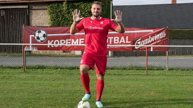 Fotbalový útočník Štěpán Kacafírek dal v posledním utkání za Červené Janovice deset branek. Fotbalový útočník Štěpán Kacafírek dal v posledním utkání za Červené Janovice deset branek.