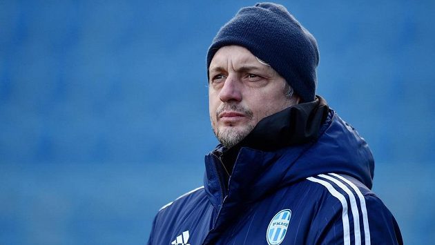 Trenér Mladé Boleslavi Jozef Weber se může těšit na posilu z Brazílie. Trenér Mladé Boleslavi Jozef Weber se může těšit na posilu z Brazílie.