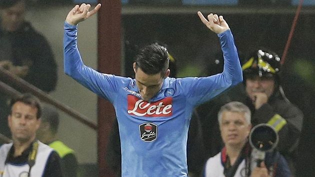 Neapolský Jose Callejon cslaví gól proti Interu Milán. Neapolský Jose Callejon cslaví gól proti Interu Milán.
