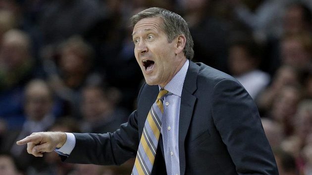 Kouč Phoenixu Jeff Hornacek. Kouč Phoenixu Jeff Hornacek.