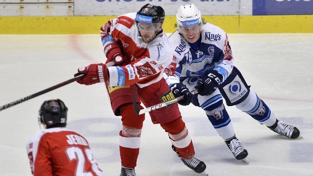 Zleva Jakub Herman z Olomouce a Tomáš Vracovský z Plzně. Zleva Jakub Herman z Olomouce a Tomáš Vracovský z Plzně.