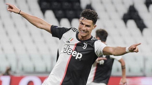 Cristiano Ronaldo slaví svoji trefu v dresu Juventusu v ligovém utkání proti Laziu Řím. Cristiano Ronaldo slaví svoji trefu v dresu Juventusu v ligovém utkání proti Laziu Řím.