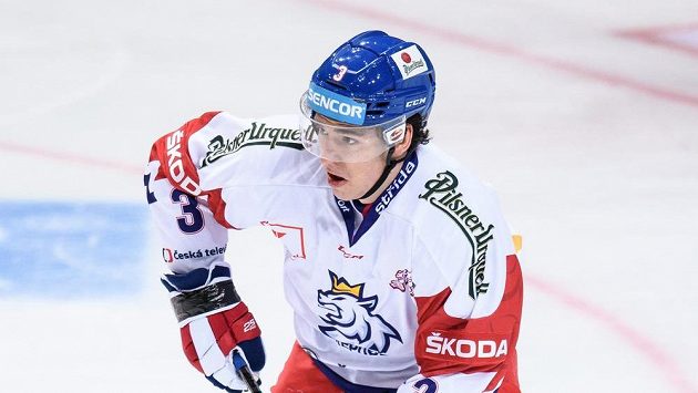 Obránce Libor Hájek v reprezentačním dresu na Českých hokejových hrách. Obránce Libor Hájek v reprezentačním dresu na Českých hokejových hrách.