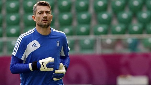 Brankář Kostas Chalkias během tréninku řeckých fotbalistů Brankář Kostas Chalkias během tréninku řeckých fotbalistů