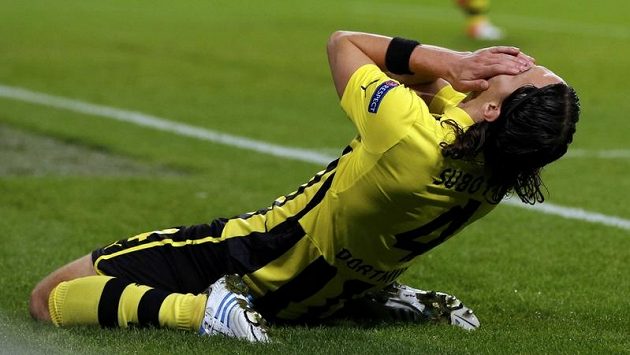 Nešťastný fotbalista Borussie Dortmund Neven Subotič. Nešťastný fotbalista Borussie Dortmund Neven Subotič.
