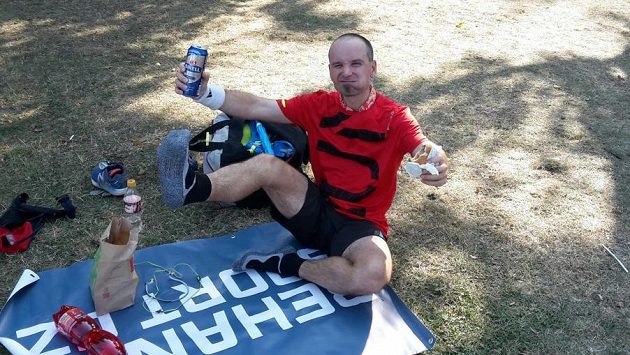 Jak se běhá 12hodinovka? Převážně obtížně. Jak se běhá 12hodinovka? Převážně obtížně.