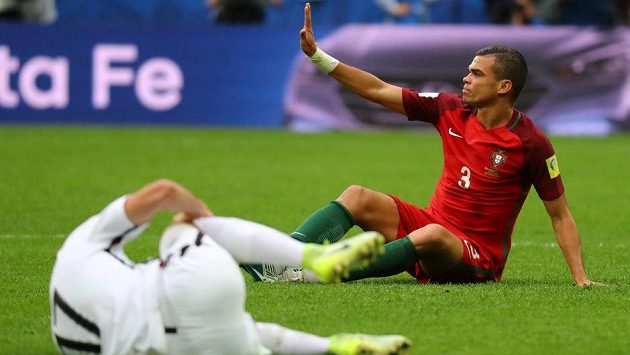 Portugalský obránce Pepe po deseti letech opustil Real Madrid. I na mezinárodní scéně dokázal pořádně přitvrdit, což potrvdil na nedávném Poháru FIFA. Portugalský obránce Pepe po deseti letech opustil Real Madrid. I na mezinárodní scéně dokázal pořádně přitvrdit, což potrvdil na nedávném Poháru FIFA.