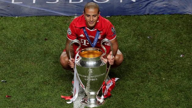 Španělský fotbalista Thiago Alcántara přestoupil z Bayernu Mnichov do Liverpoolu. Španělský fotbalista Thiago Alcántara přestoupil z Bayernu Mnichov do Liverpoolu.