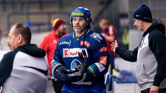 Jaromír Jágr se po více než devíti měsících vrátil do sestavy kladenských Rytířů. Nastoupil v první lize proti Jihlavě Jaromír Jágr se po více než devíti měsících vrátil do sestavy kladenských Rytířů. Nastoupil v první lize proti Jihlavě