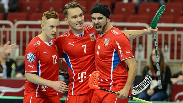 Radost tria Patrik Suchánek (zleva), Milan Tomašík a Tomáš Sladký z jednoho z gólů do norské sítě. Radost tria Patrik Suchánek (zleva), Milan Tomašík a Tomáš Sladký z jednoho z gólů do norské sítě.