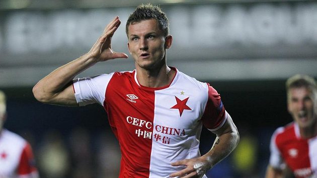 Slávistický forvard Tomáš Necid oslavuje úvodní trefu v utkání proti Villarrealu. Slávistický forvard Tomáš Necid oslavuje úvodní trefu v utkání proti Villarrealu.