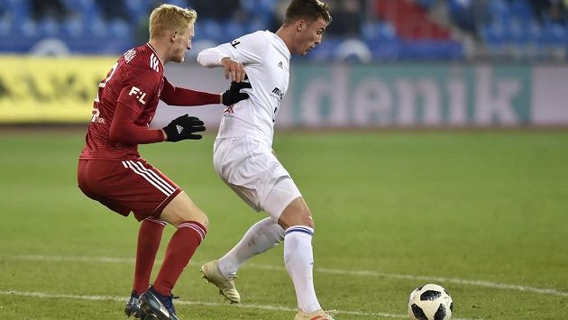 Václav Jemelka (vlevo) z Olomouce a Ondřej Šašinka z Baníku. Václav Jemelka (vlevo) z Olomouce a Ondřej Šašinka z Baníku.
