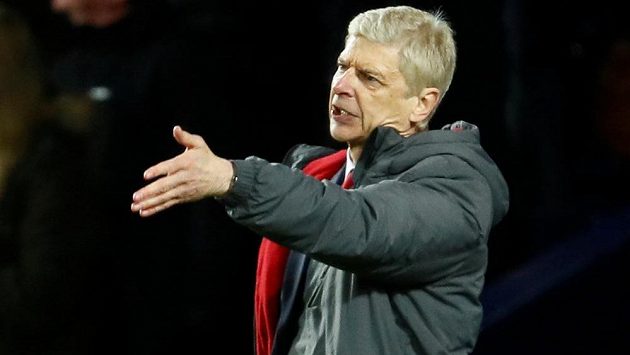 Manažer Arsenalu Arséne Wenger byl opět nespokojený s výkonem rozhodčího. Myslí si, že v derby s Chelsea, neměl tým Blues zahrávat penaltu. Manažer Arsenalu Arséne Wenger byl opět nespokojený s výkonem rozhodčího. Myslí si, že v derby s Chelsea, neměl tým Blues zahrávat penaltu.