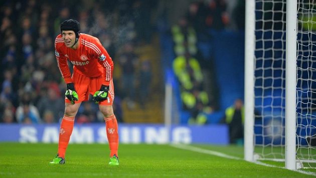 Brankář Chelsea Petr Čech se objevil v bráně Blues už ve třetím zápase v řadě. Brankář Chelsea Petr Čech se objevil v bráně Blues už ve třetím zápase v řadě.