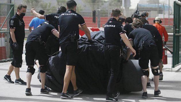 The second day of F1 testing belonged to Bottas, Hamilton finished off the track