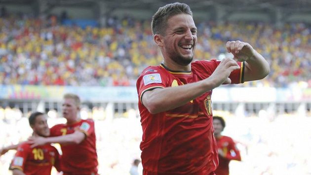 Střídající Dries Mertens pozvedl belgickou ofenzivu a nakonec zaznamenal vítězný gól v souboji s Alžírskem. Střídající Dries Mertens pozvedl belgickou ofenzivu a nakonec zaznamenal vítězný gól v souboji s Alžírskem.