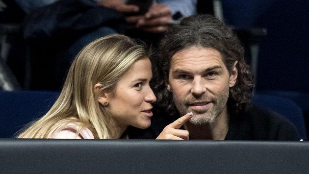 Jaromír Jágr a Veronika Kopřivová v hledišti při Laver Cupu. Jaromír Jágr a Veronika Kopřivová v hledišti při Laver Cupu.
