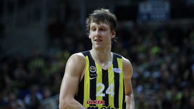 Basketbalista Jan Veselý v dresu Fenerbahce Istanbul. Basketbalista Jan Veselý v dresu Fenerbahce Istanbul.