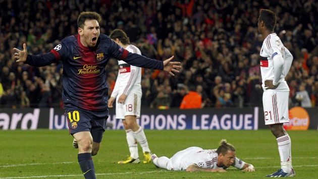 Lionel Messi se raduje z gólu, který vstřelil AC Milán v odvetném utkání Ligy mistrů. Lionel Messi se raduje z gólu, který vstřelil AC Milán v odvetném utkání Ligy mistrů.