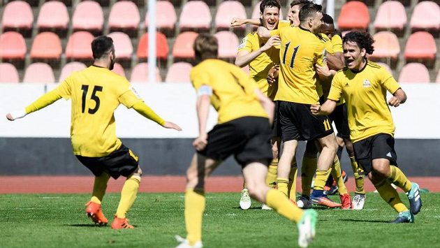 Fotbalisté Olympie sice slavili záchranu, nakonec ale budou hrát jen ČFL. Druhou nejvyšší soutěž budou hrát Vítkovice. Fotbalisté Olympie sice slavili záchranu, nakonec ale budou hrát jen ČFL. Druhou nejvyšší soutěž budou hrát Vítkovice.