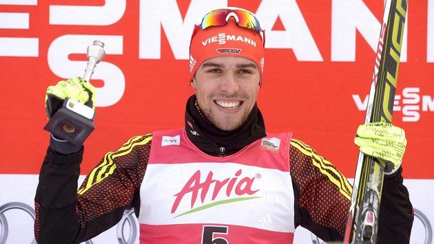 Německý sdruženář Johannes Rydzek slaví triumf na SP v Kuopiu. Německý sdruženář Johannes Rydzek slaví triumf na SP v Kuopiu.