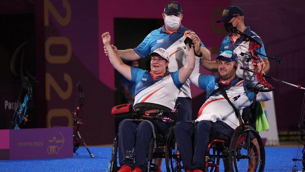 Lukostřelci Drahonínský s Musilovou získali na paralympiádě stříbro v mixu Lukostřelci Drahonínský s Musilovou získali na paralympiádě stříbro v mixu