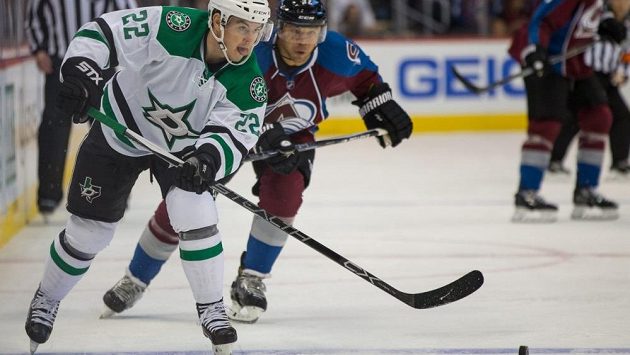 Jiří Hudler v akci, to byla polovina října. Naposledy hrál v NHL 1. listopadu, poté ho neznámé onemocněni vyřadilo ze sestavy. Jiří Hudler v akci, to byla polovina října. Naposledy hrál v NHL 1. listopadu, poté ho neznámé onemocněni vyřadilo ze sestavy.